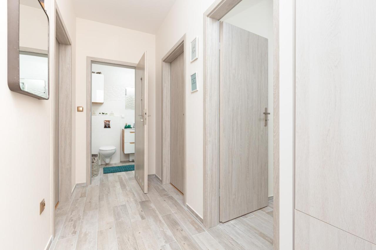 City Center Apartment Elektoralna By Noclegi Renters Warszawa Exteriör bild