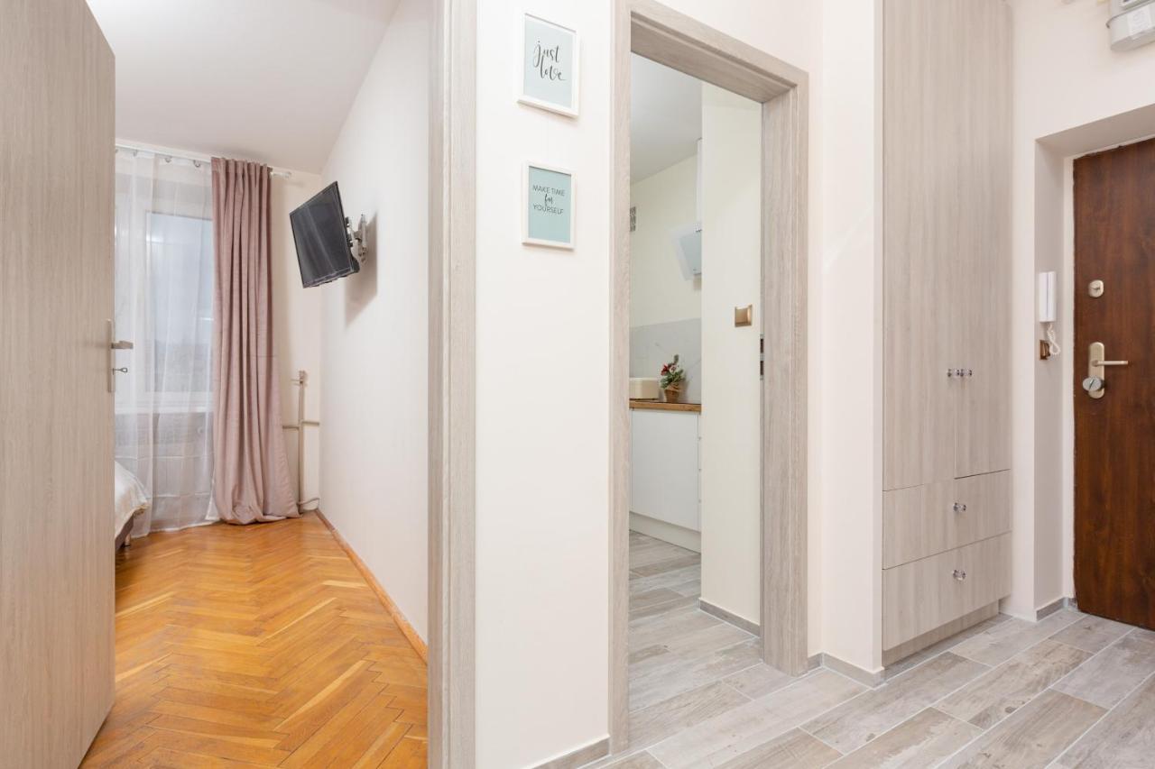 City Center Apartment Elektoralna By Noclegi Renters Warszawa Exteriör bild