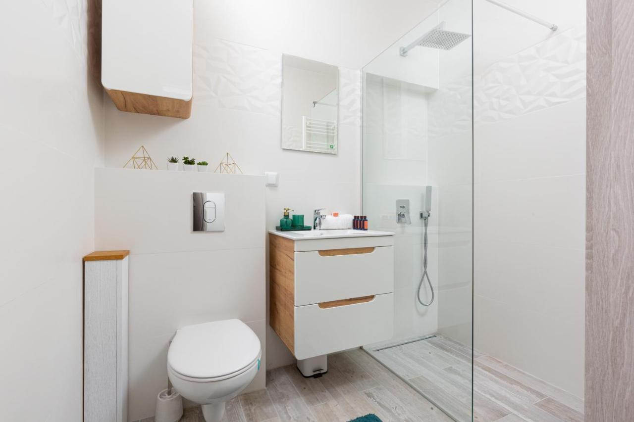 City Center Apartment Elektoralna By Noclegi Renters Warszawa Exteriör bild